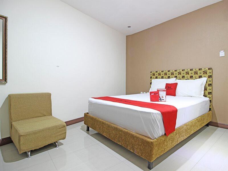 Hotel Reddoorz Near Uns Solo Extérieur photo