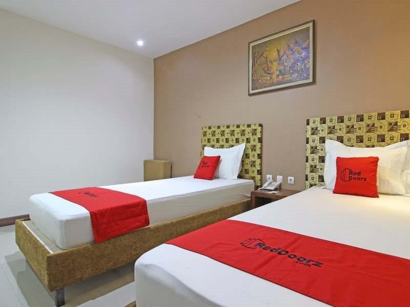 Hotel Reddoorz Near Uns Solo Extérieur photo