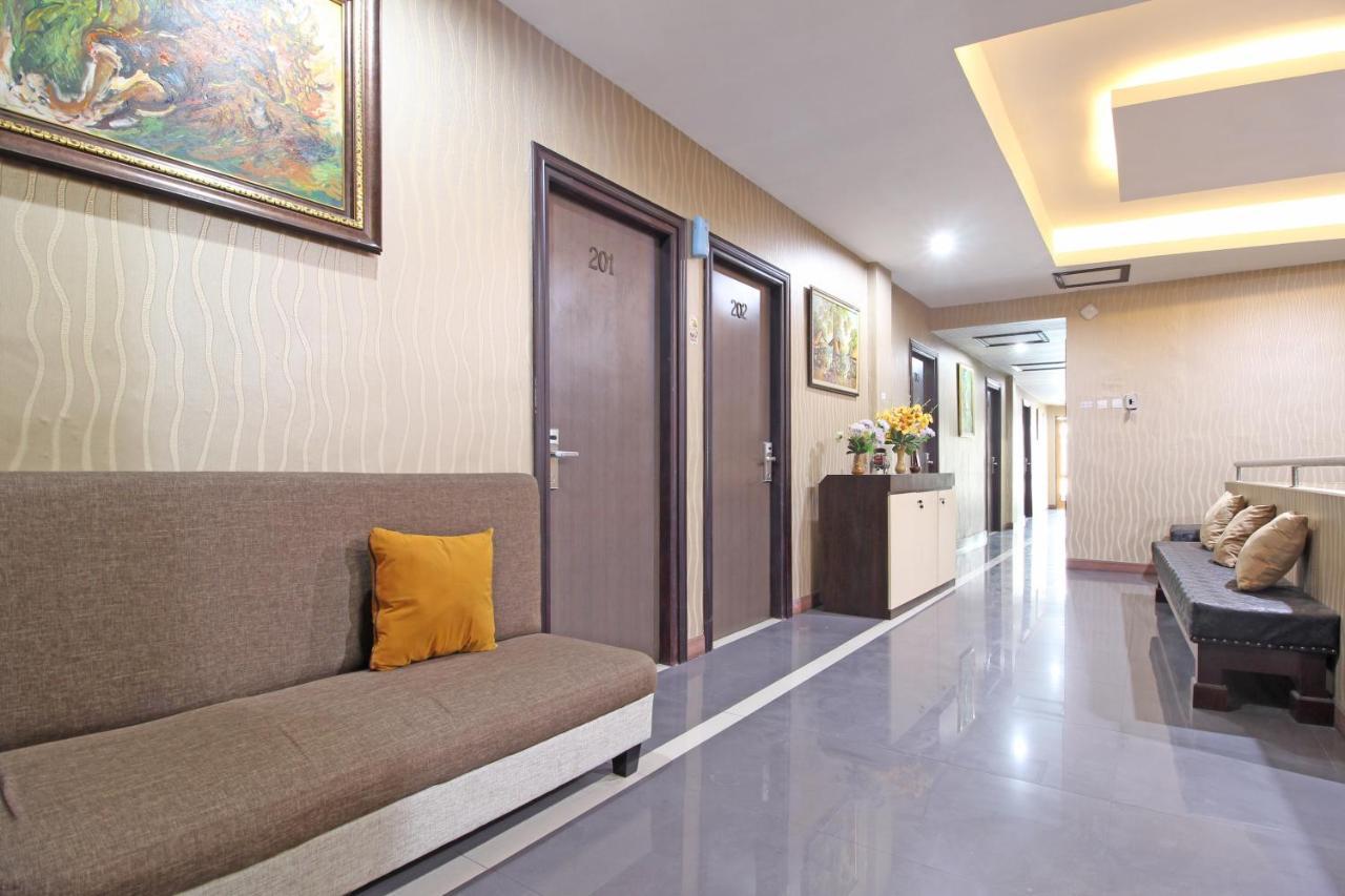 Hotel Reddoorz Near Uns Solo Extérieur photo