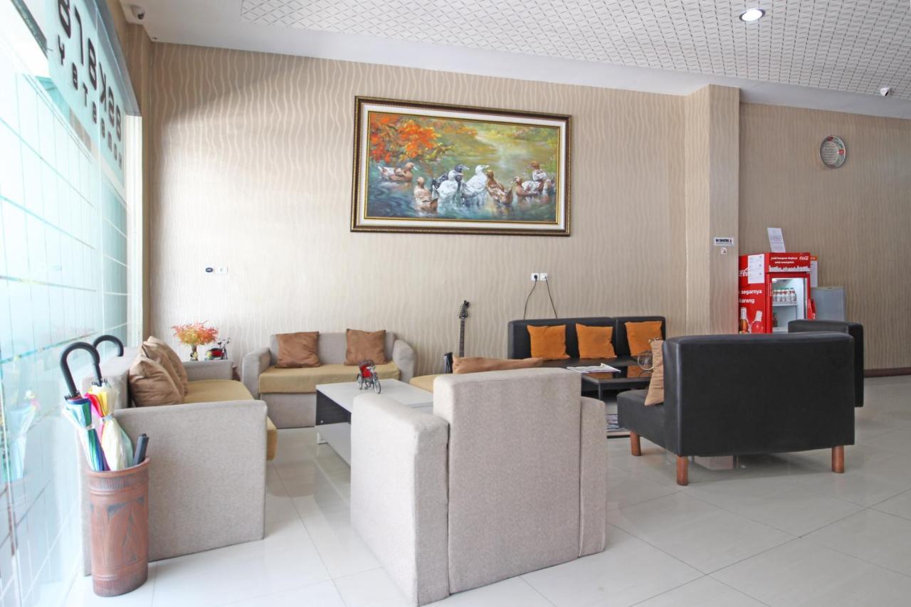 Hotel Reddoorz Near Uns Solo Extérieur photo