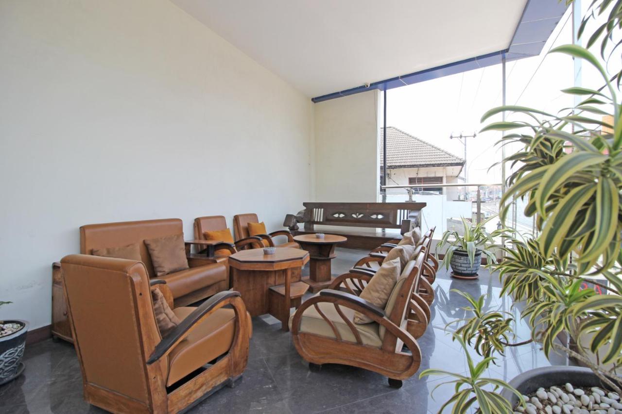 Hotel Reddoorz Near Uns Solo Extérieur photo