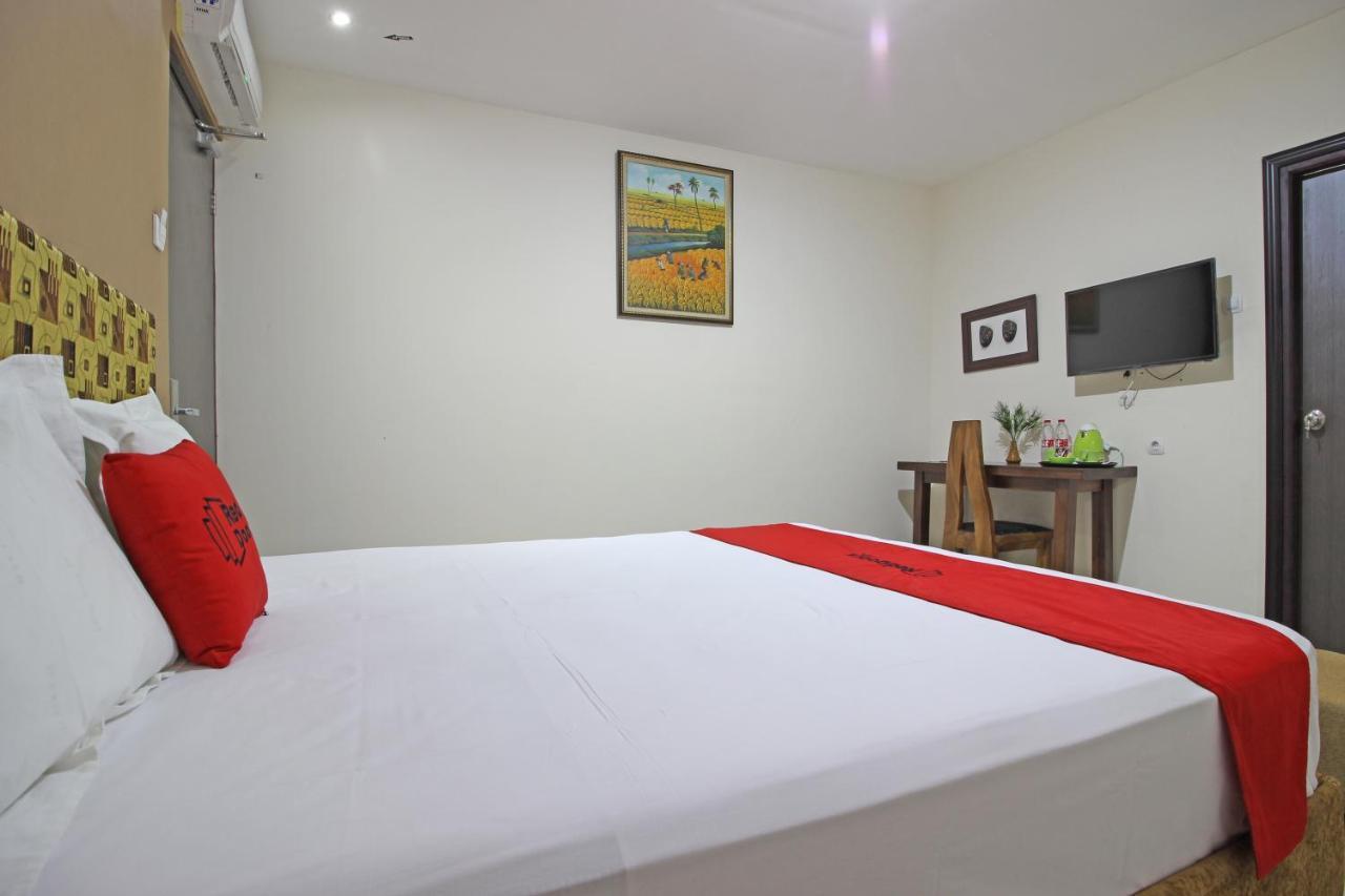 Hotel Reddoorz Near Uns Solo Extérieur photo