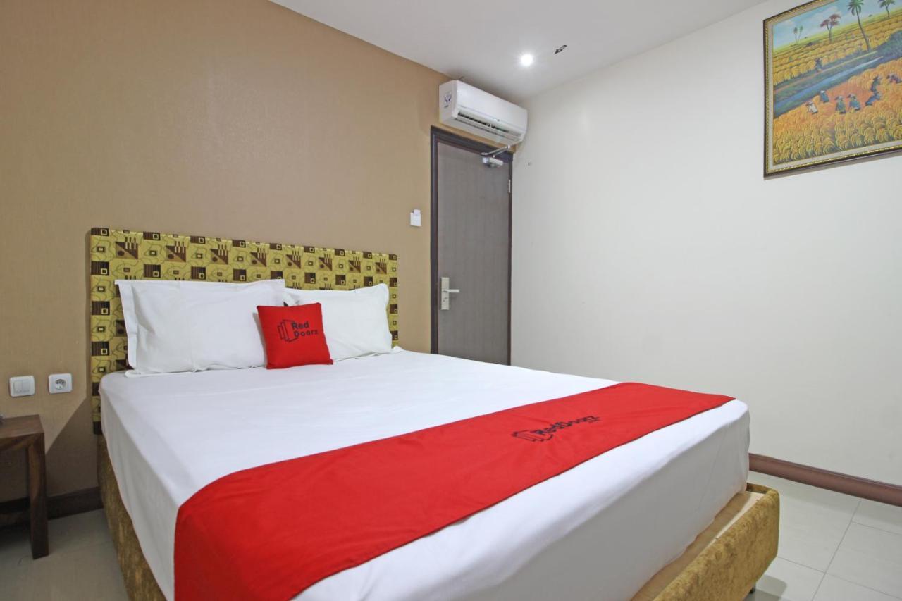 Hotel Reddoorz Near Uns Solo Extérieur photo