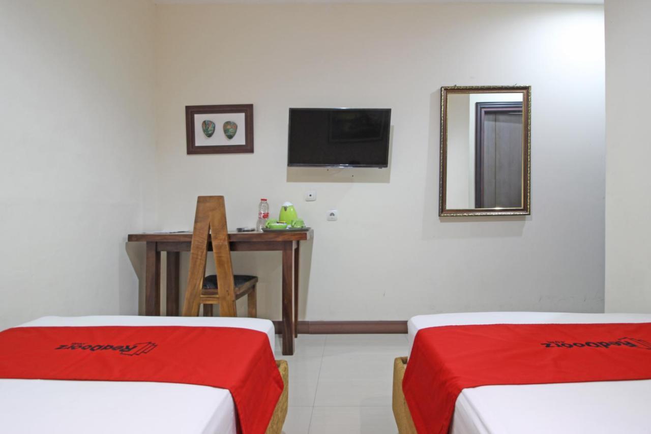 Hotel Reddoorz Near Uns Solo Extérieur photo