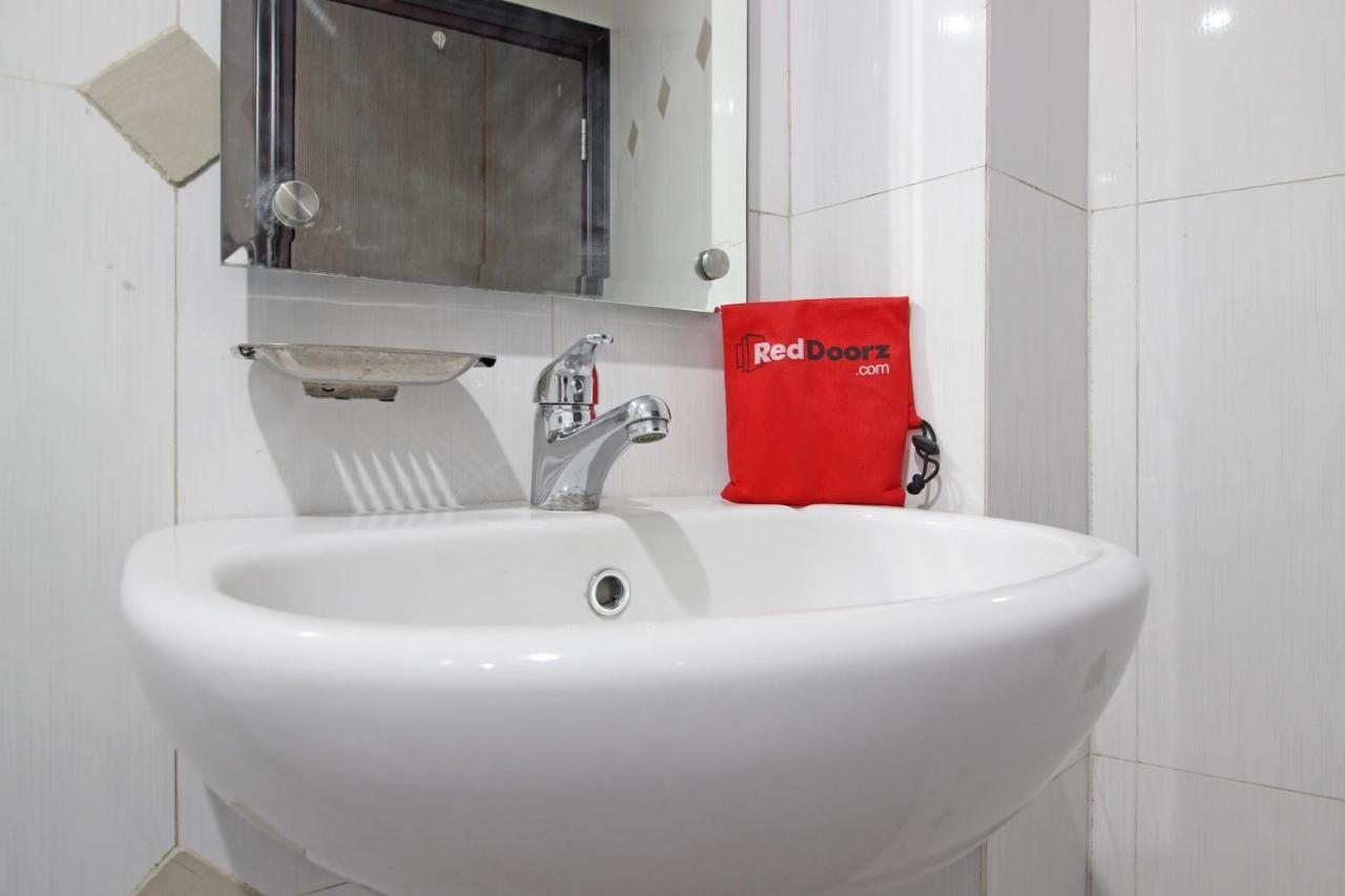 Hotel Reddoorz Near Uns Solo Extérieur photo