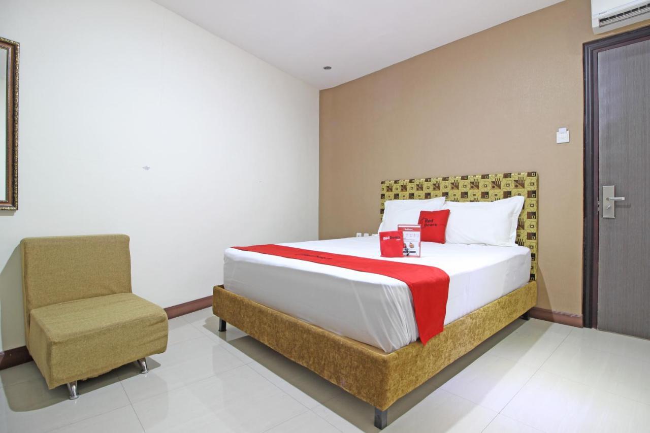Hotel Reddoorz Near Uns Solo Extérieur photo
